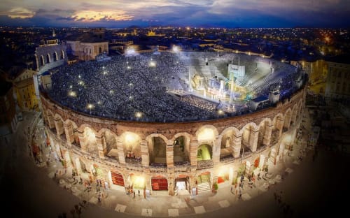 Arena at night with show in progress - Bed Breakfast Ariel B&B - Rooms in Verona Center