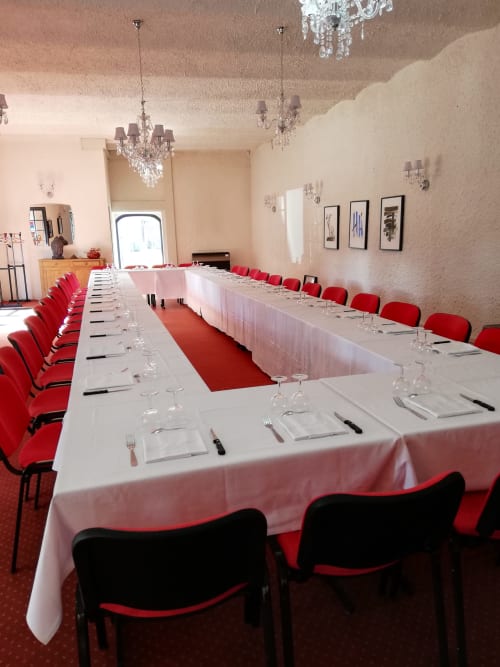France puy de dôme auvergne Clermont Ferrand Issoire Sancy Super Besse chambres d'hôtes petits déjeuné château weekend romantique séjour gourmand maison d'hôtes charme nature cocooning tranquillité calme confort extérieur parking gratuit salle de réception mariage séminaire baptême location en journée retraite bien être