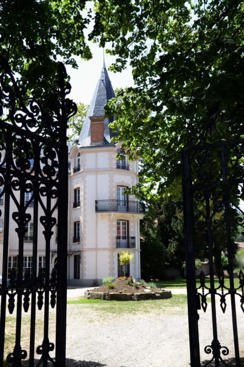 France puy de dôme auvergne Clermont Ferrand Issoire Sancy Super Besse chambres d'hôtes petits déjeuné château weekend romantique séjour gourmand maison d'hôtes charme chambre double famille au vert nature cocooning tranquillité calme confort spacieuse extérieur parking gratuit salle de réception château