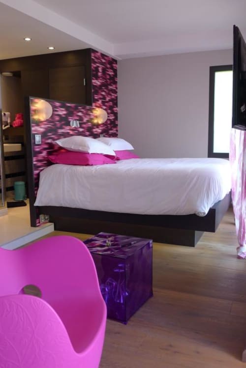 Chambre lit double avec vue sur le lac d'annecy