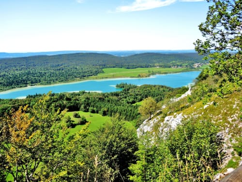 Vacances dans le Jura au calme |Hôtel de la Vallée Heureuse