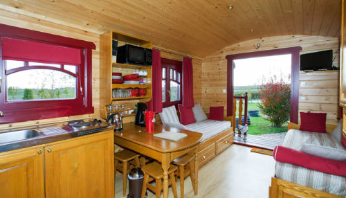 inside the caravan - Domaine des Vignères