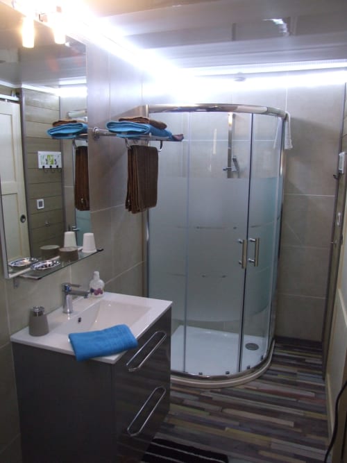 salle de bain et douche - gite le clos du clocher
