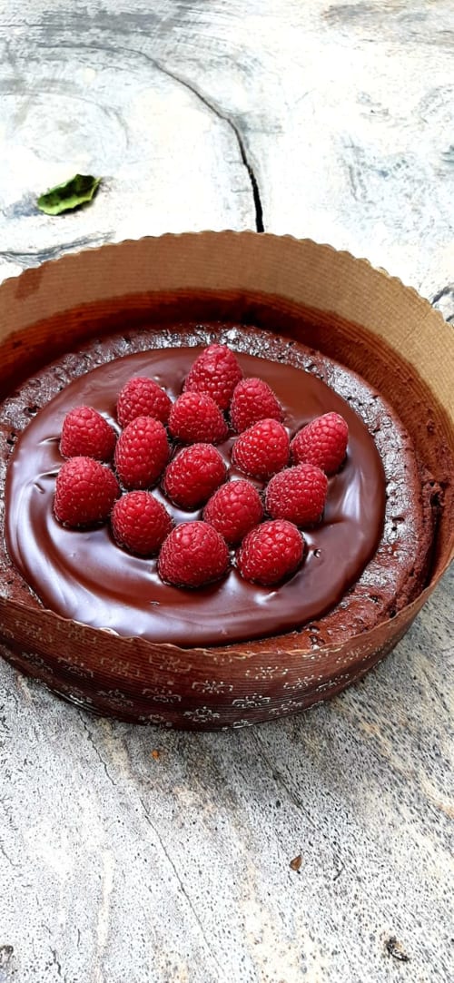 Un gâteau au chocolat et mascarpone, avec ganache à la framboise, par Casa Claudina, partenaire de Fabrice RAMOS