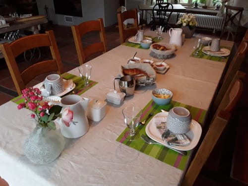 table du petit-déjeuner - chambre d'hôtes le motte