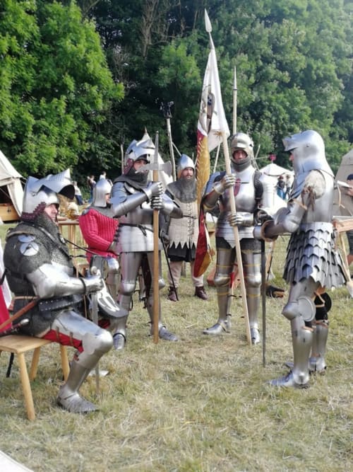 Azincour - ville medievale - au chant du coq - gite à louer
