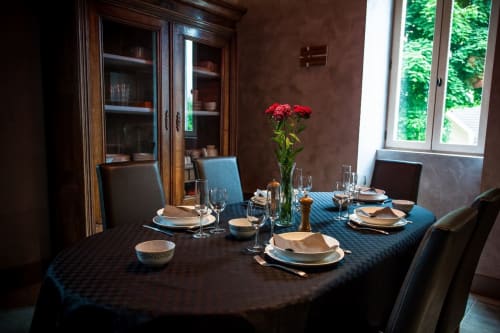 table - salon - gite le clos des platanes - Brison-Saint-Innocent