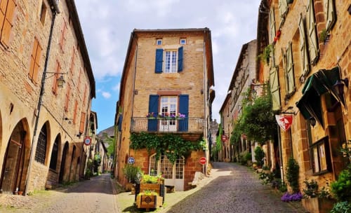 Cordes du ciel - village touristique -  La Source Aveyron