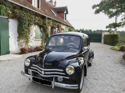 voiture ancienne - vacances Loire - la demalerie