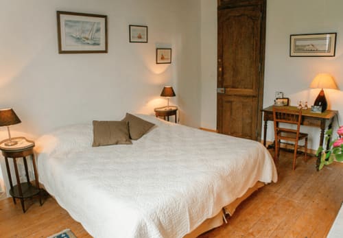 lit confortable -Château les Cèdres king size b&b bayeux caen arromanches sauna