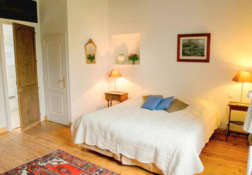 lit double - Château les Cèdres b&b piscine spa sauna hammam billard jacuzzi chambre d'hôtes king size