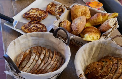 petit dejeuner - croissant - louer chambre d'hôtes