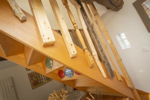 Ecolodge ENTRE MER & CAMPAGNE, gites en Normandie et chambres d'hôtes de charme. Chambres d'hôtes et Gites de charme.
Escalier en bois recyclé de notre gite avec piscine.
ECOLODGE ENTRE MER & CAMPAGNE - 
GITE ECORESPONSABLE POMME DE PAILLE - Crédit photo @QuentinDehais