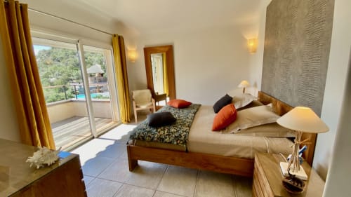 Room with pool and sea view