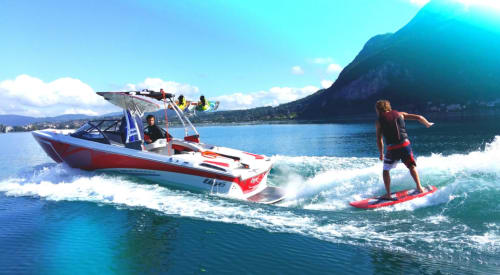 Wakeboard, wakesurf, wakeskate, les activités sur le lac d'Annecy