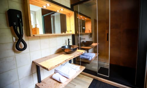 Salle de bain tout confort avec douche à l'italienne XXL