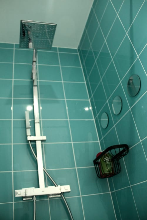 Spacious shower - Le clos des Artistes
