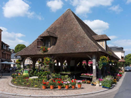 marché couvert - village de Lyons la Forêt - Chez Robins
