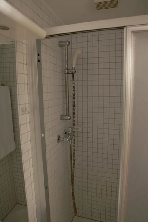 Studio à louer avec salle de bain à Genève | Résidence Dezirens