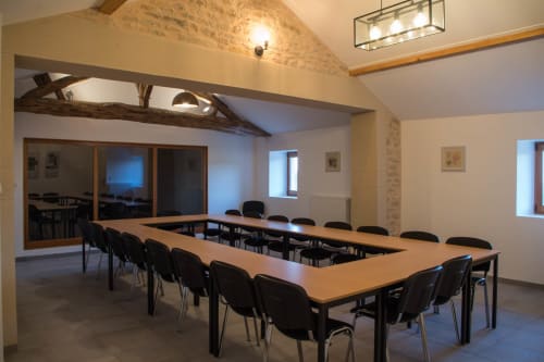 Salle de séminaire pour une ambiance de travail au vert dans un vignoble du Mâconnais 71 Lugny Sud Bourgogne