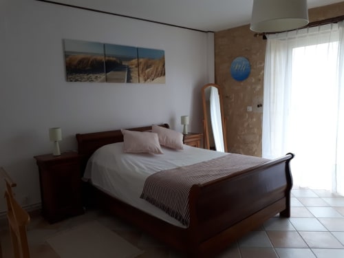 Lit double, chambre spacieuse gîte proche Saint Emilion