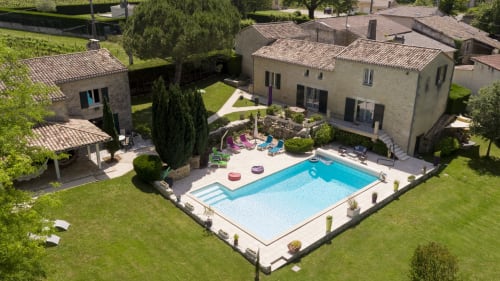 Vu du ciel Gîte avec piscine Coussillon.