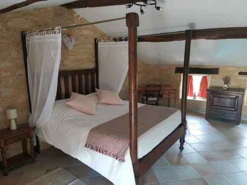 Chambre deux personnes, gîte avec piscine, Puisseguin.