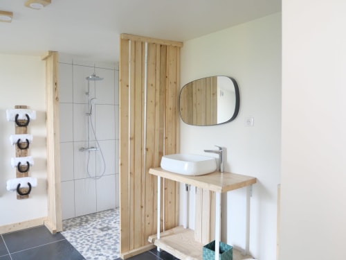 salle de bain moderne - décoration épurée - La Vieille Ecluse