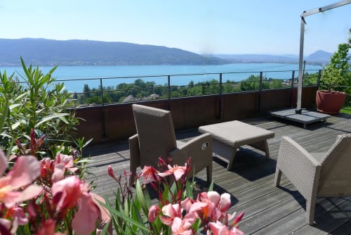 Terrasse Asia avec vue sur le lac d'Annecy