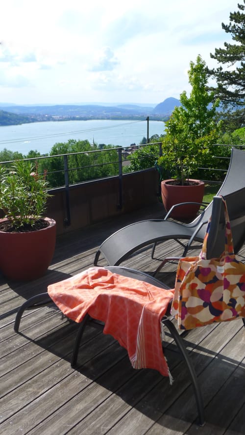 Très grande terrasse Asia avec vue sur le lac