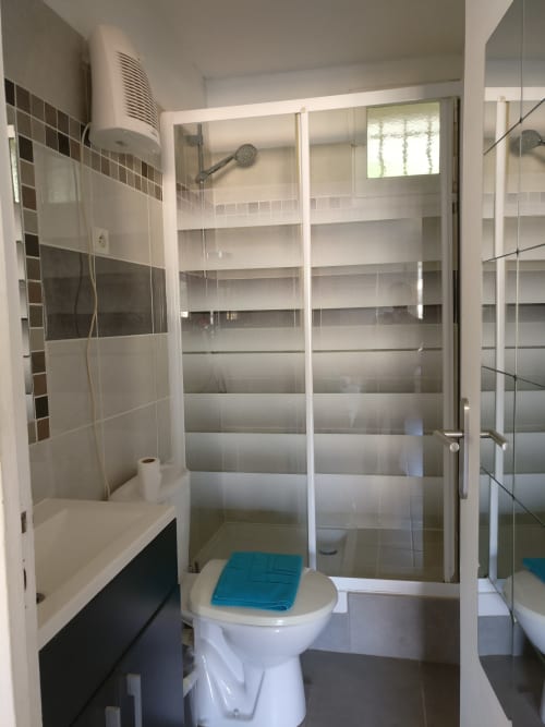 Salle de bain - T2 - Location saisonnière - La Rade cassis  
