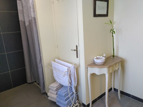 Bathroom, room Cassandre, La Grange Dîmière