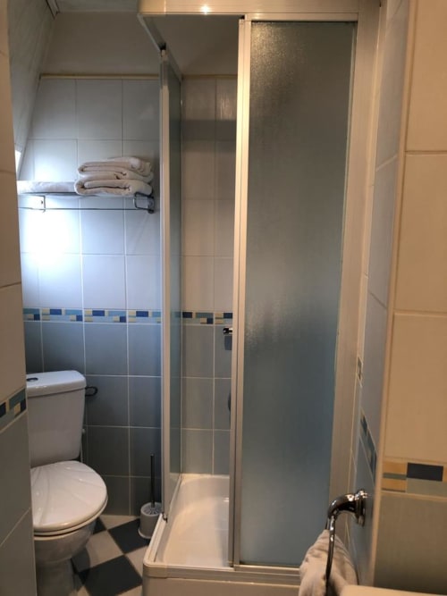salle de bain - hotel et restaurant le cabouillet