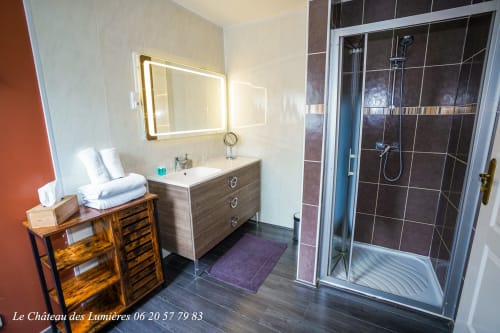 Bathroom Le château des Lumières - industrial loft bedroom - Baie de Somme