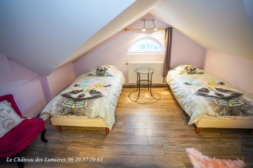 family stay in a castle - guest house and table d'hôtes - spa - Le Château des Lumières