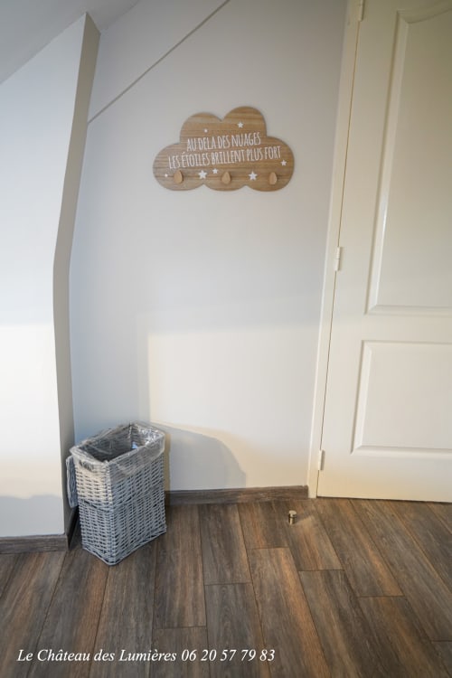 Children's decoration - wooden cloud - family suite - Le Château des Lumières