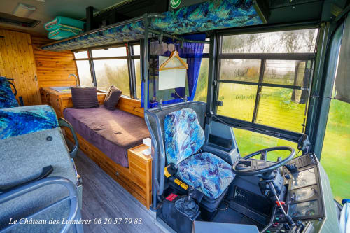 bus aménager pour dormir - gîte 2 personnes - Le Château des Lumières 