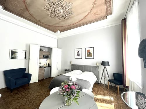 Maison Dormoy Marseille Suite Jane chambre principale lit king size kitchenette pour petits déjeuners
