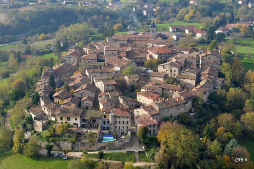 cité médiévale Pérouges, élu plus beau village de France à 20 minutes de la Villa rhone 