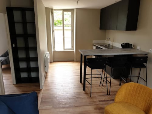 fully equipped kitchen - living room in bayeux - cathedral