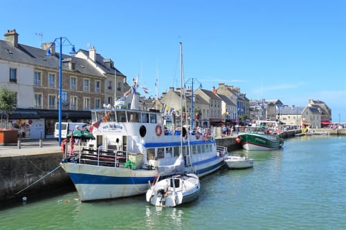 visiter port-en-bessin près de bayeux - vacances hotel le castel