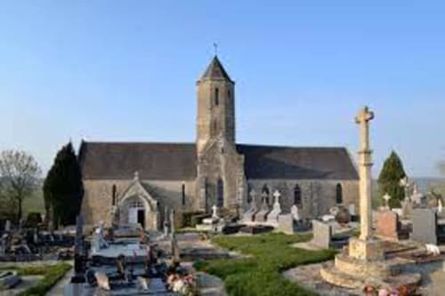 Beuzeville, église cimetière.