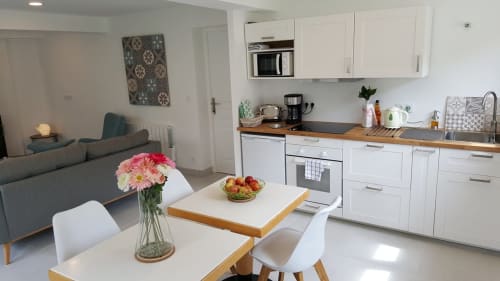 cuisine aménagée du gite - le petit castel à bayeux - chambre d'hôtes