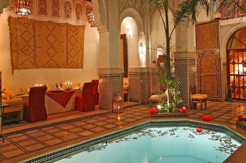 patio con piscina - riad in marocco