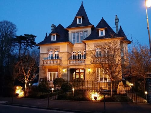 facade au castel bayeux - guesthouse face à la cathédrale