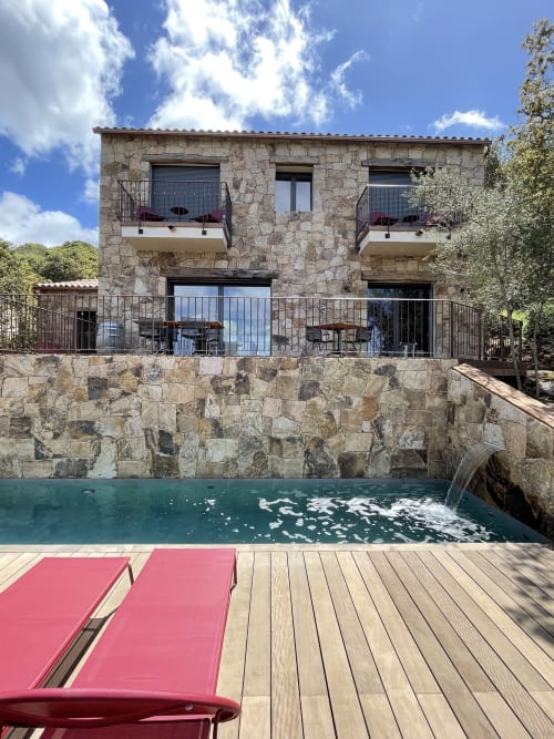 Piscine des suites Casa di Famidda