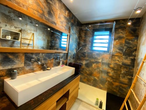 salle de bain moderne - douche à l'italienne - La Maison des Jades