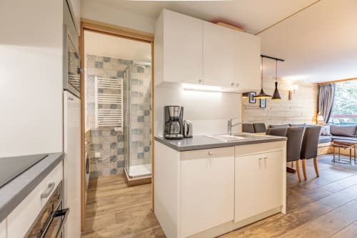 cosyarc-bellecote-cuisine-équipée-appartement coeur-arc-1800