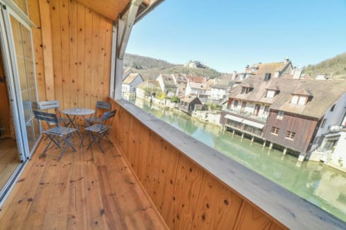Appartement loft avec vue rivière à louer pour vacances à côté de Besançon