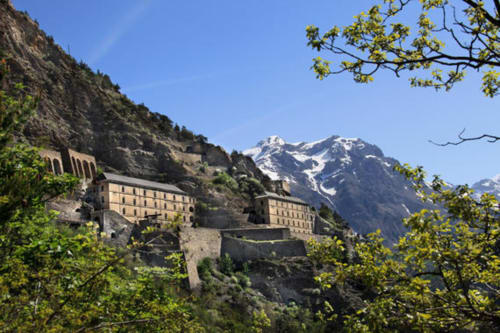 fort de tournoux,patrimoine,visites guidees,office tourisme ubaye, montagne,jardin,verdure,ciel bleu, vacances,week end, tour de france cycliste,Maison d'hôtes,hotel,hôtels,location,gites,meublé tourisme,chambre d'hote de charme,chambre,suite, chambres d'hôtes barcelonnette, chambres d'hôtes jausiers, chambres d'hôtes le sauze, chambre d'hôtes praloup, chambre d'hôtes méolans-revel,chambres d'hôtes saint paul sur ubaye, chambres d'hôtes saint pons, chambres d'hôtes ubaye serre poncon, chambres d'hôtes serre ponçon.